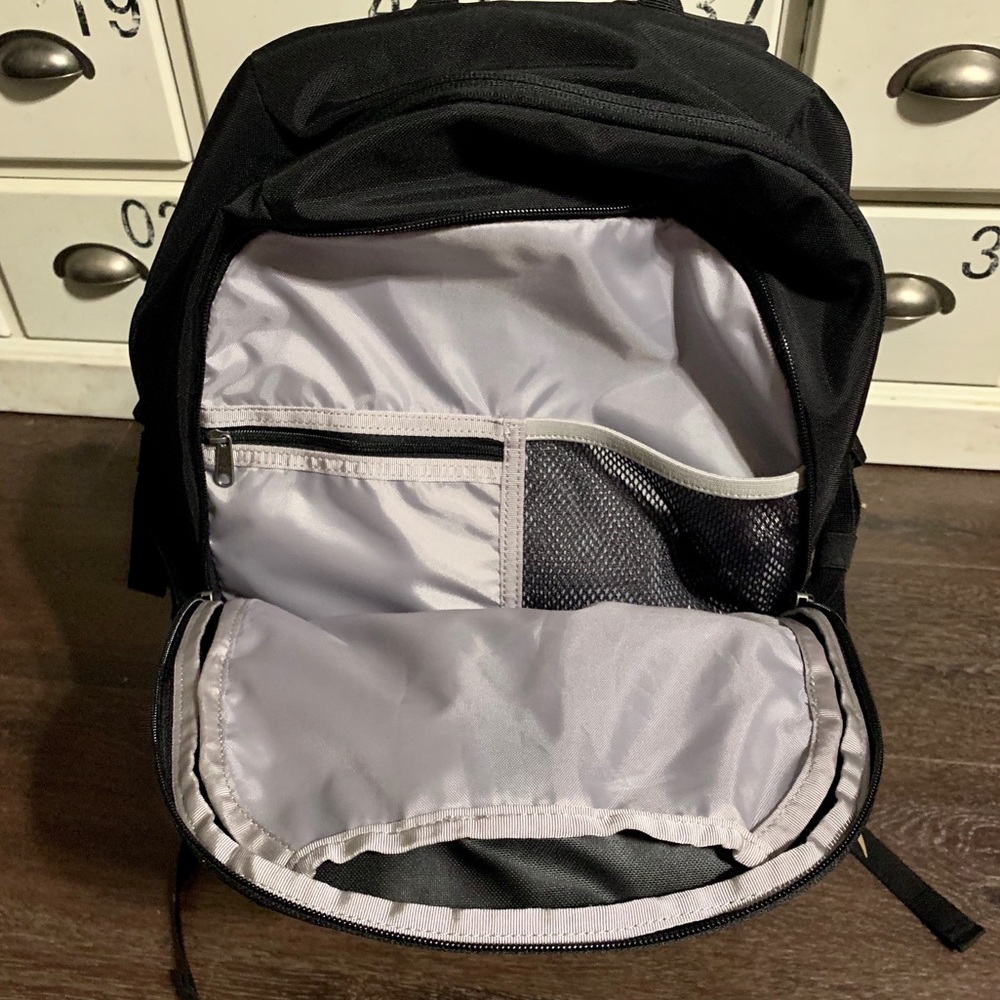 ***SOLD*** Patagonia Black Refugio Pack Backpack - Picture 9 of 14